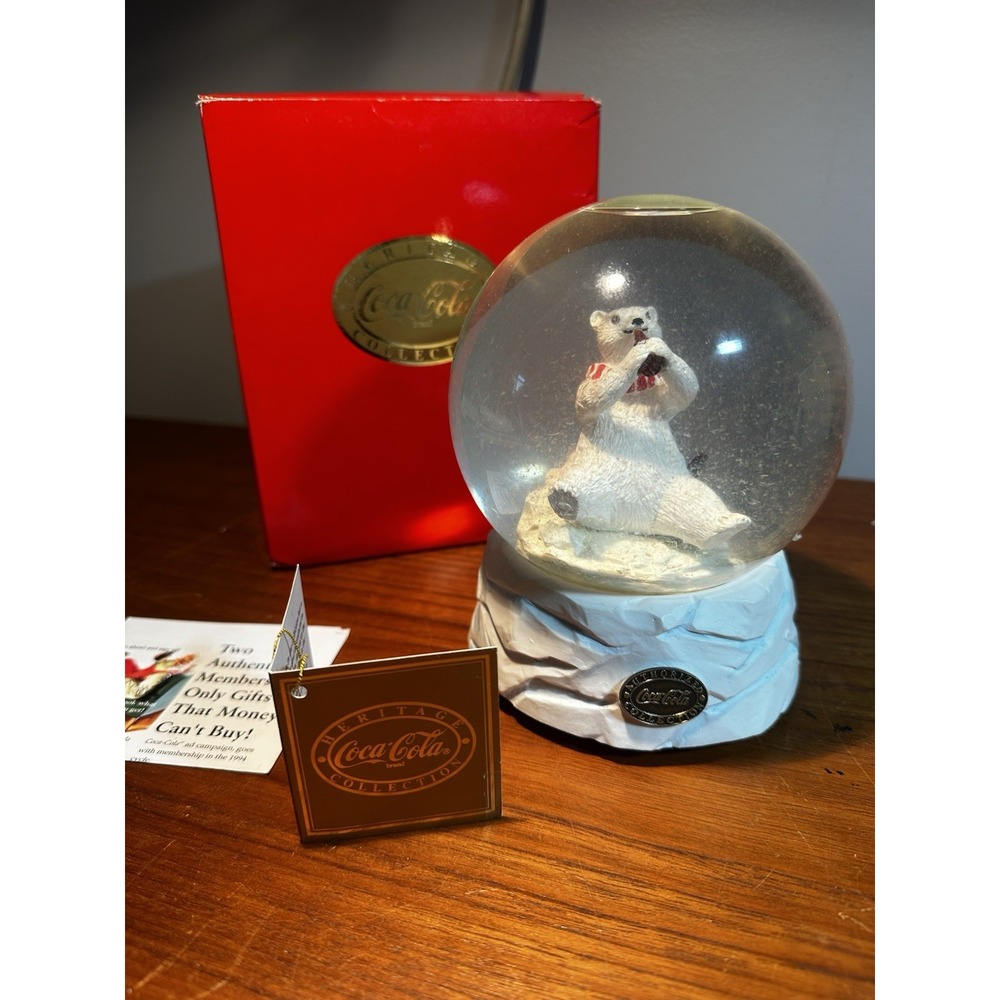 Coca-Cola Heritage Collection 1994 Snow Globe Polar Bear "Hollywood"